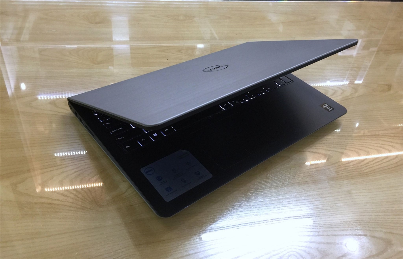 Laptop cũ Dell Inspiron N5557 (Core i5-6200U,Ram 4gb,ổ cứng 500gb,Màn hình 15.6 inch,Card đồ họa rời 2gb)